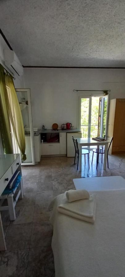 Nikis Apartments Agios Gordios  Exteriör bild