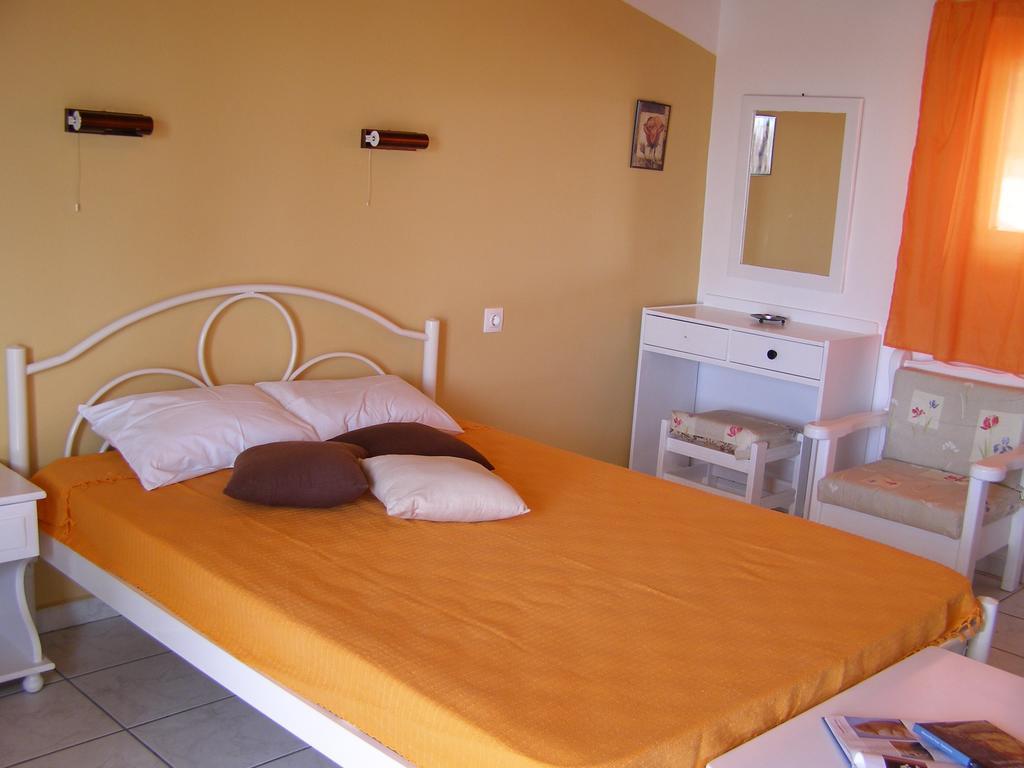 Nikis Apartments Agios Gordios  Rum bild